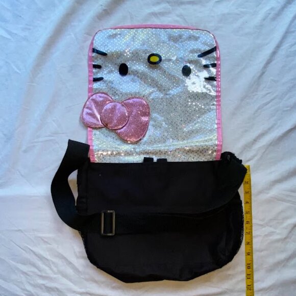 VINTAGE - Hello Kitty Shiny Messenger Bag, Sanrio - Picture 3 of 6
